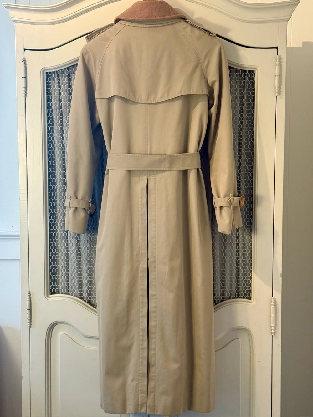 Classic Tan Double-Breasted Burberrys Trench Coat With Detachable Wool Lining - Picture 2 of 16
